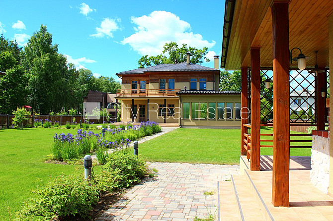 Частный дом, благоустроенная озеленённая территория, территория обнесена Юрмала - изображение 1