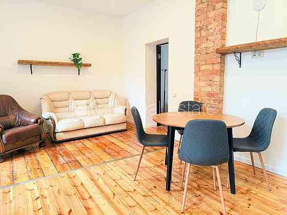 Здание во дворе, количество спален 3 шт., изолированные комнаты 3 шт., студио, кухня Рига