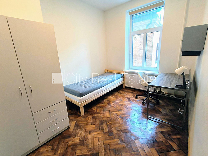 Здание во дворе, количество спален 3 шт., изолированные комнаты 3 шт., студио, кухня Рига - изображение 8