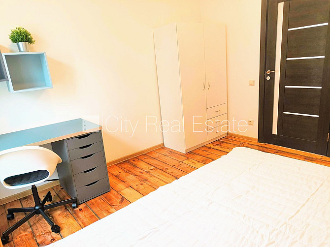 Здание во дворе, количество спален 3 шт., изолированные комнаты 3 шт., студио, кухня Рига - изображение 14