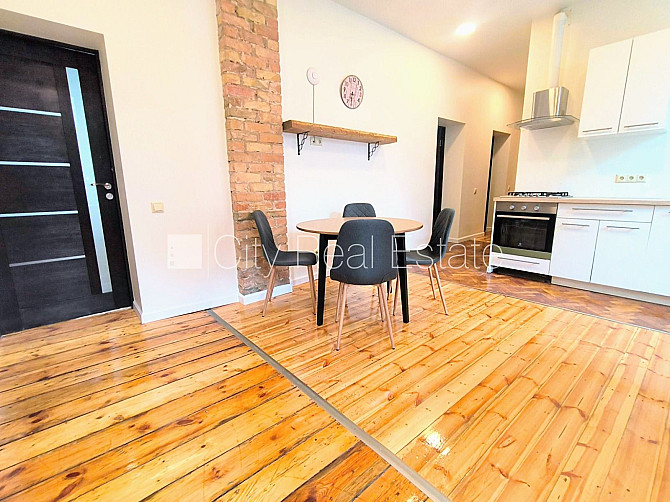 Здание во дворе, количество спален 3 шт., изолированные комнаты 3 шт., студио, кухня Рига - изображение 2