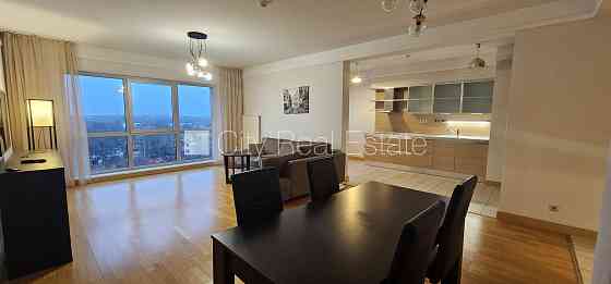 Новостройка, места для нескольких машин, возможность аренды подземной парковки, Рига