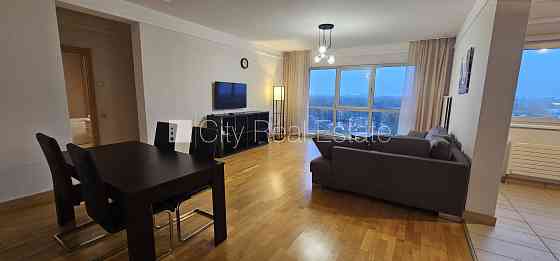 Новостройка, места для нескольких машин, возможность аренды подземной парковки, Рига