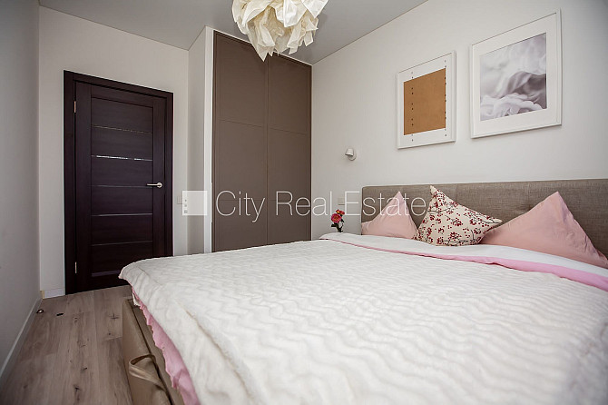 Новостройка, фасадный дом, закрытый двор, место для машины, вход со двора, Рига - изображение 5