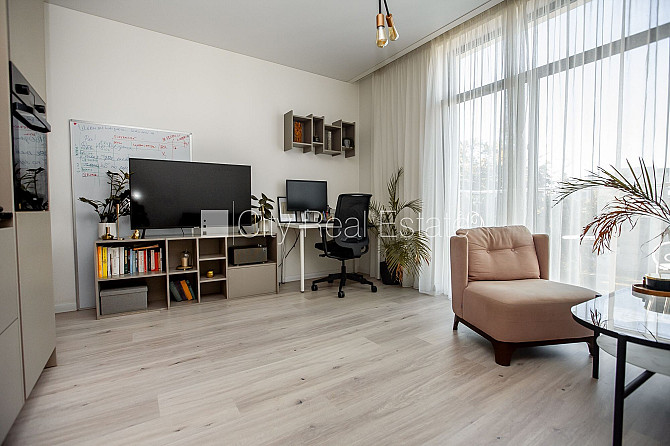 Новостройка, фасадный дом, закрытый двор, место для машины, вход со двора, Рига - изображение 1