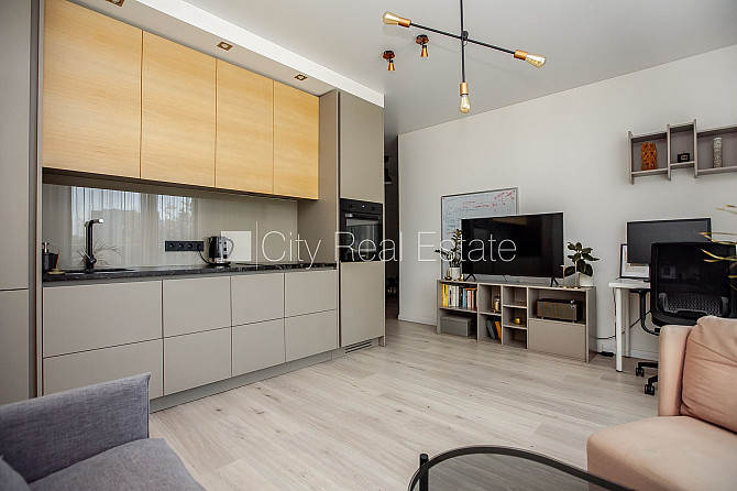 Новостройка, фасадный дом, закрытый двор, место для машины, вход со двора, Рига - изображение 2