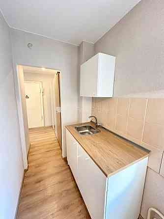 Дом во дворе, благоустроенная озеленённая территория, места для нескольких Рига