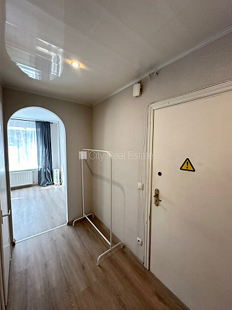 Дом во дворе, благоустроенная озеленённая территория, места для нескольких Рига - изображение 8