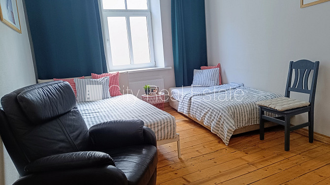 Pagalma ēka, renovēta māja, slēgts pagalms, ieeja no pagalma, kāpņu telpa pēc kosmētiskā Rīga - foto 9