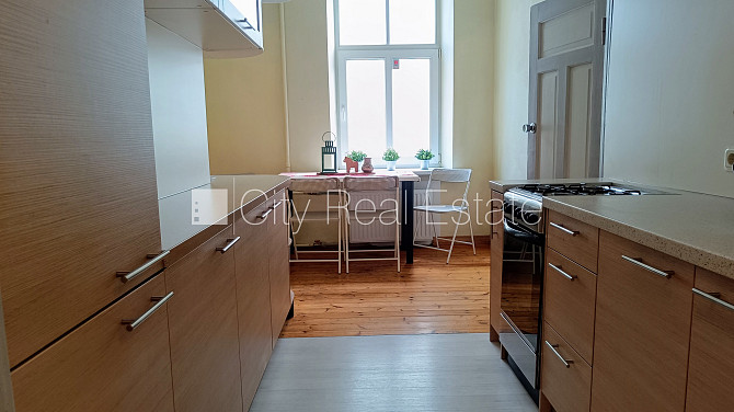 Pagalma ēka, renovēta māja, slēgts pagalms, ieeja no pagalma, kāpņu telpa pēc kosmētiskā Rīga - foto 12