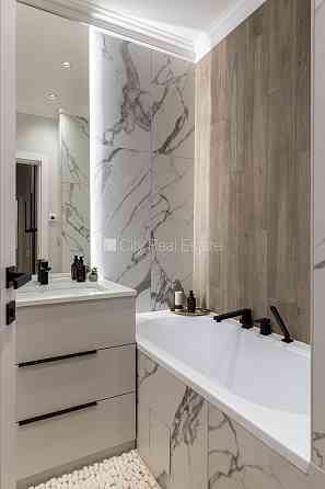 Новостройка, на подвальном этаже доступно кладовое помещение, территория Юрмала