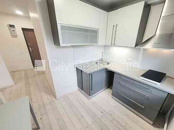 Зеленая территория, бесплатная стоянка во дворе, лестничная клетка после Rīga