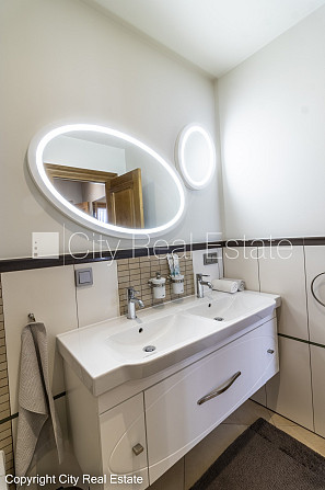 Pagalma māja, renovēta māja, dzīvokļu skaits ēkā  11 gab., slēgts pagalms, garāžas vārti Rīga - foto 17