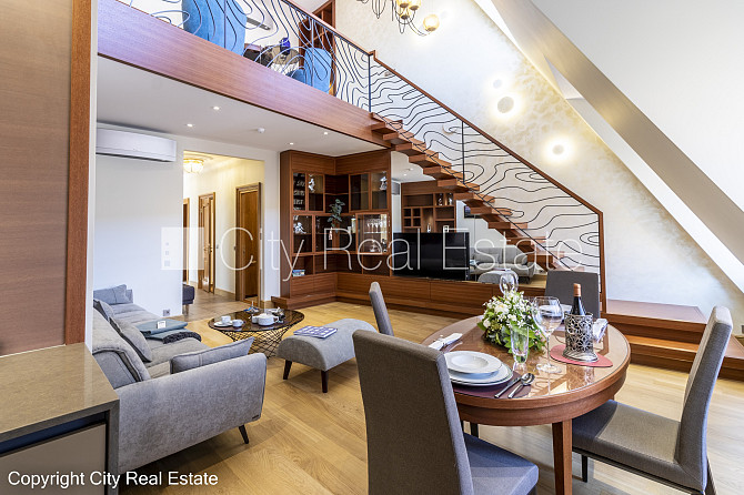 Pagalma māja, renovēta māja, dzīvokļu skaits ēkā  11 gab., slēgts pagalms, garāžas vārti Rīga - foto 1