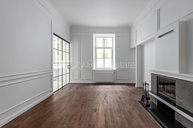 Pagalma ēka, slēgts pagalms, garāža vienai automašīnai, ieeja no ielas, teritorijas Rīga - foto 1