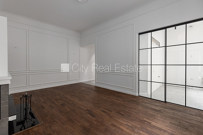 Pagalma ēka, slēgts pagalms, garāža vienai automašīnai, ieeja no ielas, teritorijas Rīga - foto 3