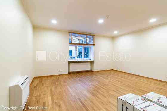 Фасадный дом, реновированный дом, благоустроенный озеленённый двор, закрытый Rīga