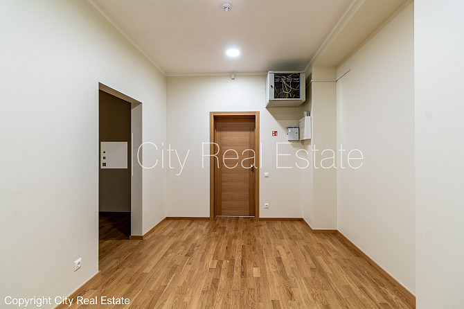 Фасадный дом, реновированный дом, благоустроенный озеленённый двор, закрытый Рига - изображение 13