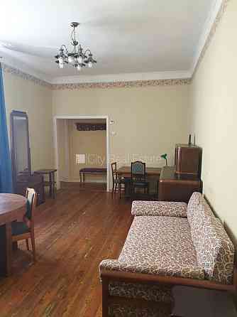 Дом во дворе, реновированный дом, благоустроенный озеленённый двор, закрытый Rīga