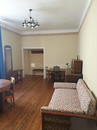 Pagalma māja, renovēta māja, labiekārtots apzaļumots pagalms, slēgts pagalms, apsargāts Rīga - foto 2