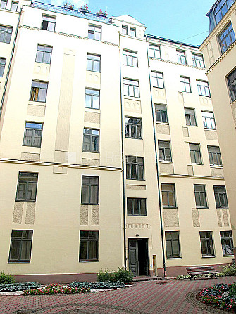 Pagalma māja, renovēta māja, labiekārtots apzaļumots pagalms, slēgts pagalms, apsargāts Rīga - foto 10