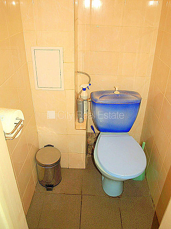 Pagalma māja, renovēta māja, labiekārtots apzaļumots pagalms, slēgts pagalms, apsargāts Rīga - foto 7