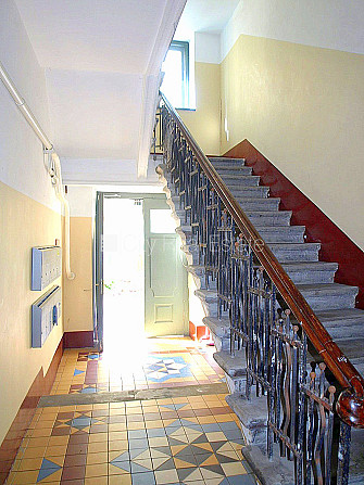 Pagalma māja, renovēta māja, fasāde ar dekoratīvo ķieģeļu apdari, slēgts pagalms, Rīga - foto 9