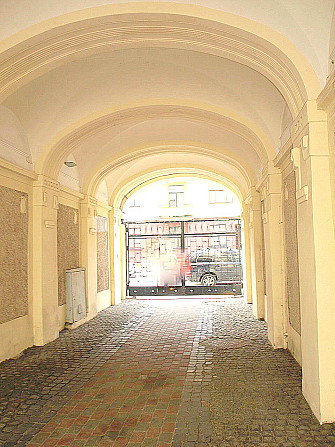 Pagalma māja, renovēta māja, fasāde ar dekoratīvo ķieģeļu apdari, slēgts pagalms, Rīga - foto 11