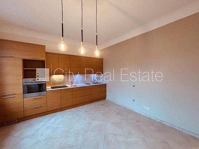 Fasādes māja, labiekārtota apzaļumota teritorija, teritorijas iebrauktuves vārti aprīkoti ar Rīga - foto 19