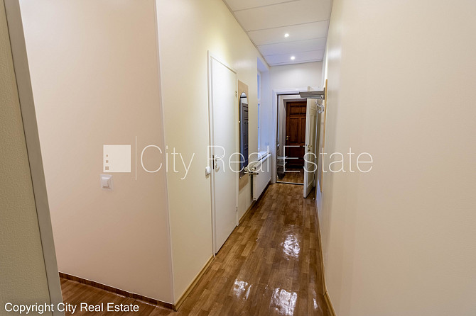 Fasādes māja, labiekārtota apzaļumota teritorija, teritorijas iebrauktuves vārti aprīkoti ar Rīga - foto 11