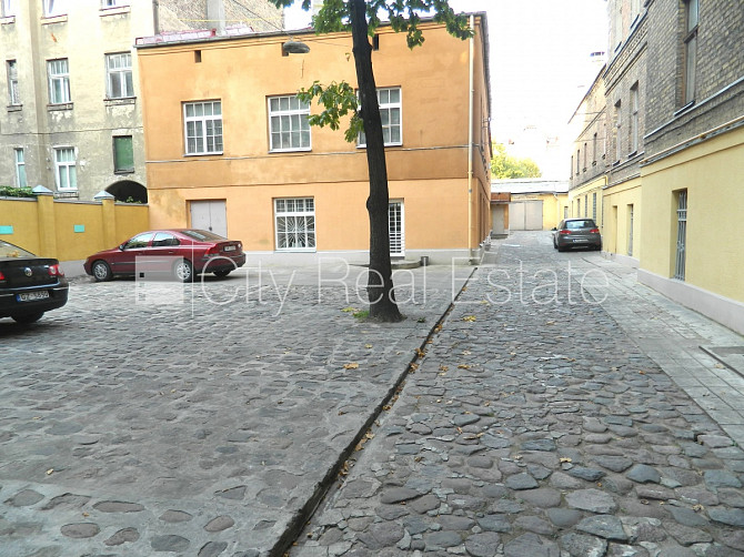 Fasādes māja, labiekārtota apzaļumota teritorija, teritorijas iebrauktuves vārti aprīkoti ar Rīga - foto 16