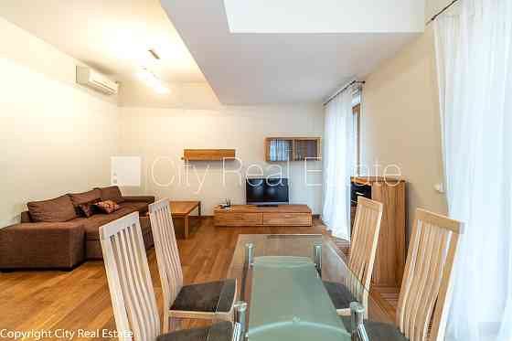 Земля в собственности, новостройка, фасадный дом, количество квартир в здании 4 Rīga