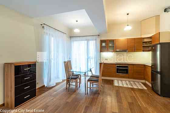 Земля в собственности, новостройка, фасадный дом, количество квартир в здании 4 Rīga