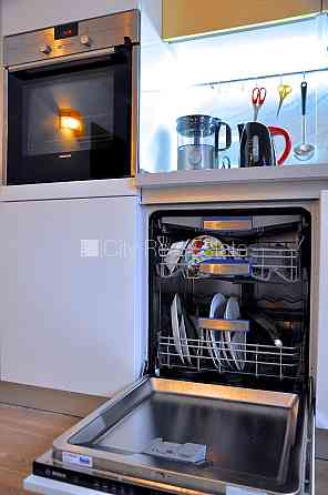 Территория обнесена забором, место для машины, терасса, изолированные комнаты 2 Юрмала