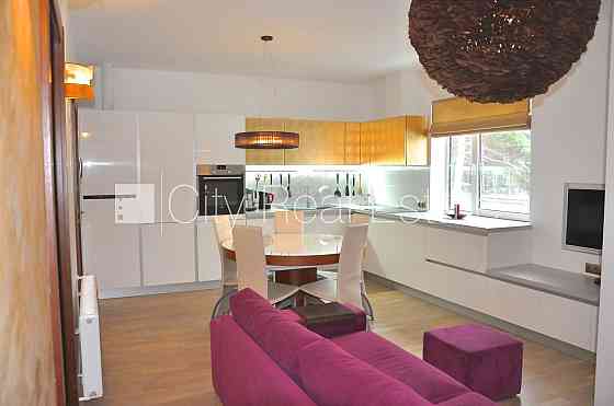 Территория обнесена забором, место для машины, терасса, изолированные комнаты 2 Юрмала