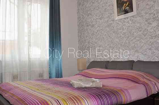 Территория обнесена забором, место для машины, терасса, изолированные комнаты 2 Юрмала