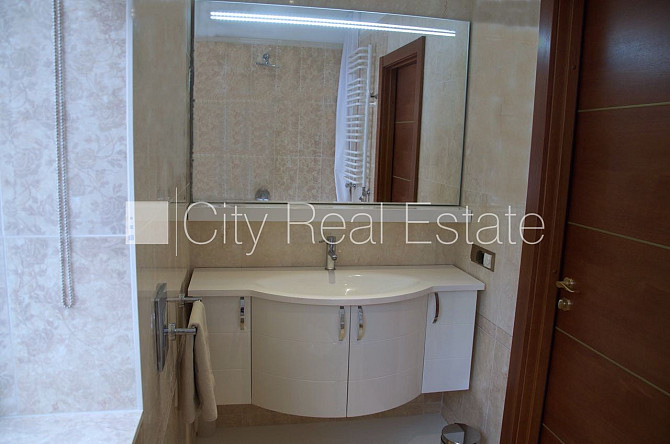 Территория обнесена забором, место для машины, терасса, изолированные комнаты 2 Юрмала - изображение 9