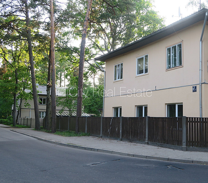 Территория обнесена забором, место для машины, терасса, изолированные комнаты 2 Юрмала - изображение 11