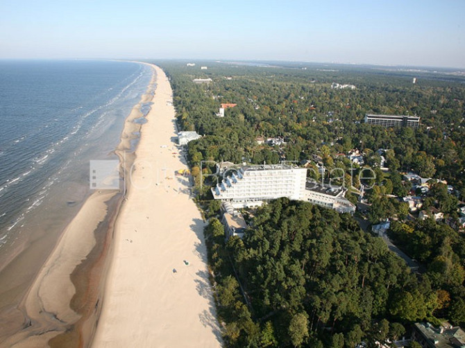 Территория обнесена забором, место для машины, терасса, изолированные комнаты 2 Юрмала - изображение 13