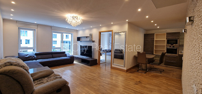 Projekts - Centra Nams, jaunceltne, fasādes māja, labiekārtota apzaļumota teritorija, slēgta Rīga - foto 1