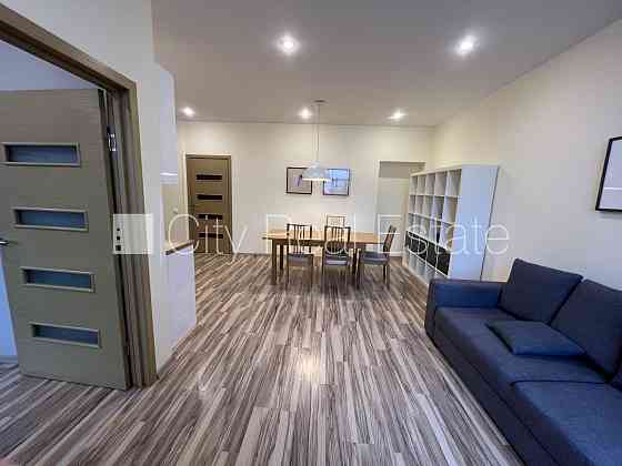 Фасадный дом, реновированный дом, благоустроенная озеленённая территория, Рига