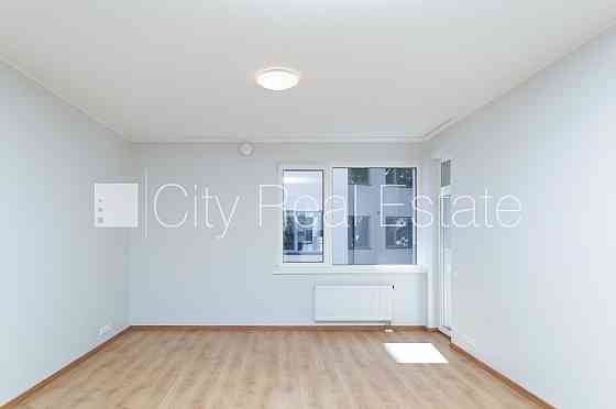 Новостройка, благоустроенный озеленённый двор, гараж на одну машину, лифт, Рига