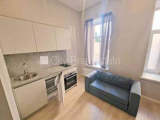 Здание во дворе, фасадный дом, реновированный дом, закрытый двор, вход с улицы и со Рига