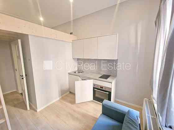 Здание во дворе, фасадный дом, реновированный дом, закрытый двор, вход с улицы и со Рига