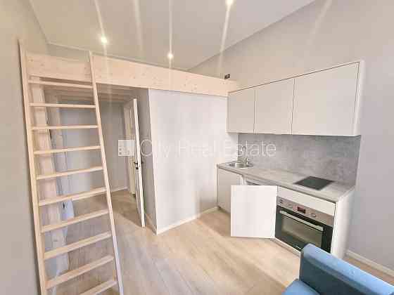 Здание во дворе, фасадный дом, реновированный дом, закрытый двор, вход с улицы и со Рига