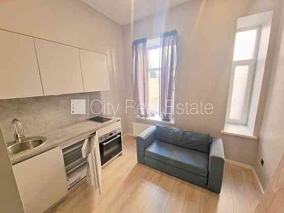 Здание во дворе, фасадный дом, реновированный дом, закрытый двор, вход с улицы и со Рига