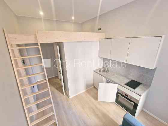 Здание во дворе, фасадный дом, реновированный дом, закрытый двор, вход с улицы и со Рига