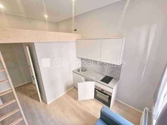 Здание во дворе, фасадный дом, реновированный дом, закрытый двор, вход с улицы и со Рига