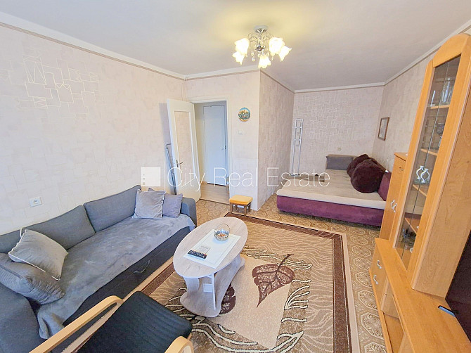 Земля в собственности, фасадный дом, вход с улицы, лифт, лоджия, окна выходят во Рига - изображение 10