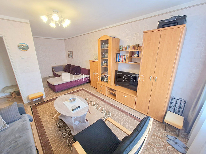 Земля в собственности, фасадный дом, вход с улицы, лифт, лоджия, окна выходят во Рига - изображение 12